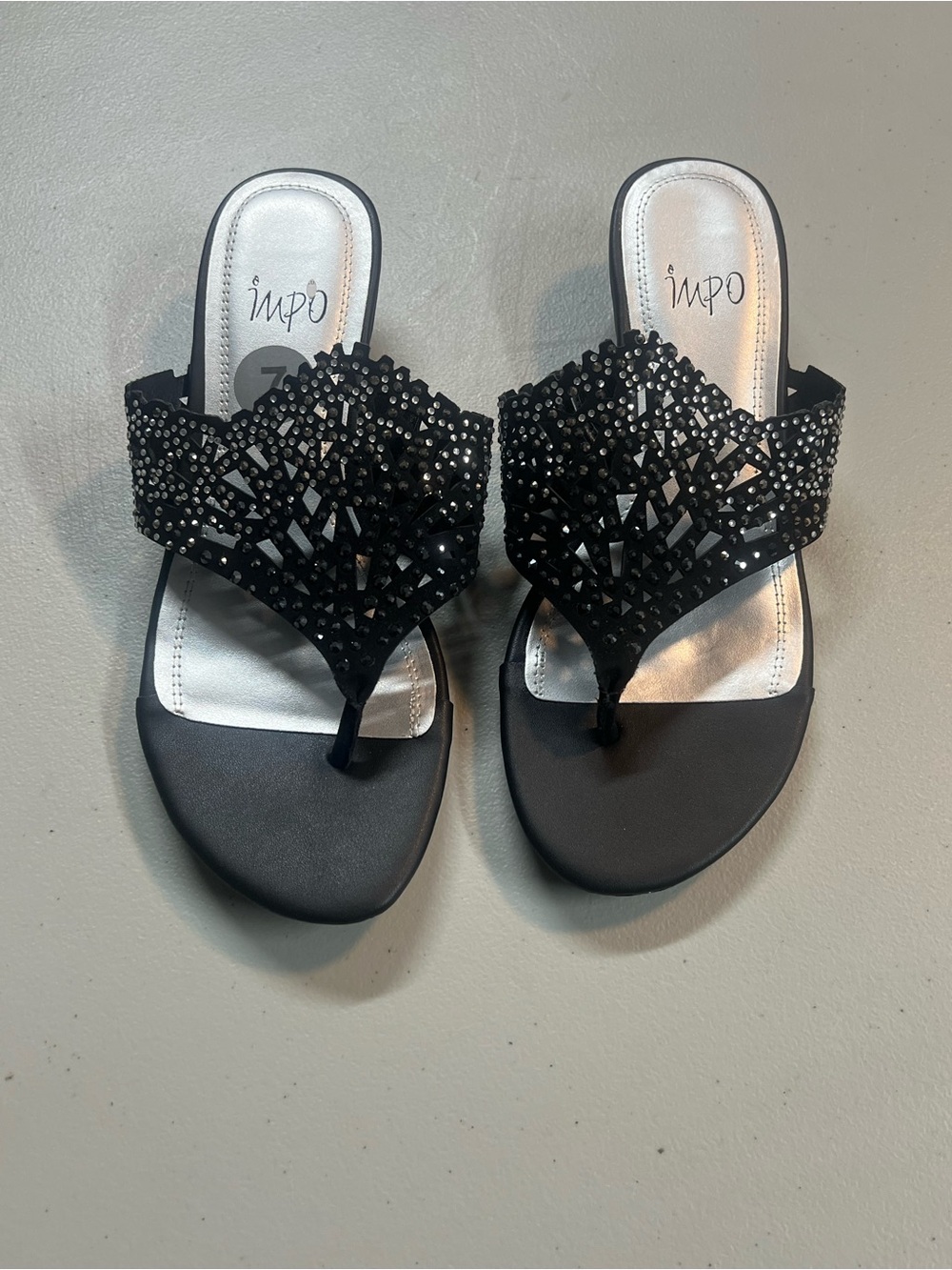 IMPO Rowyn Black Rhinestone Embellished Thong Sandals Women’s Size 7M